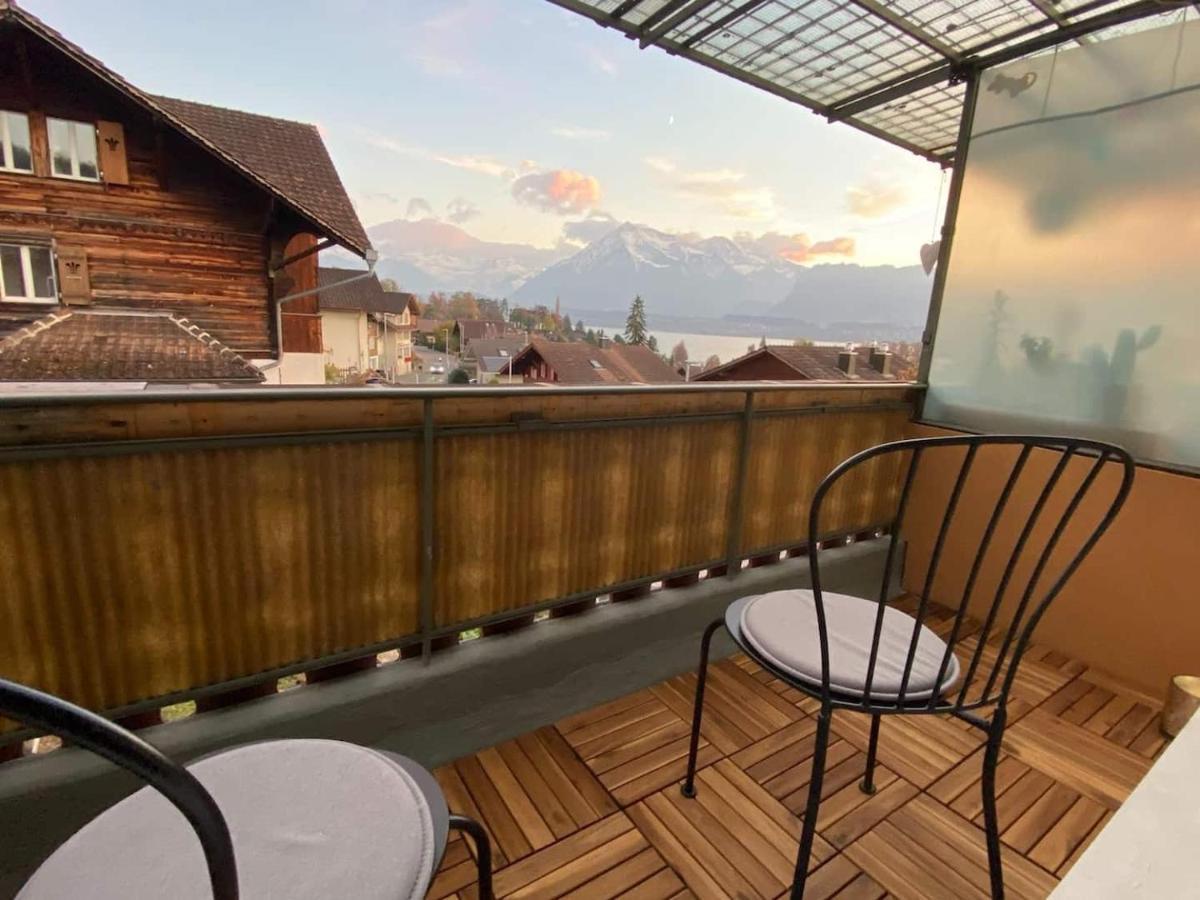Schoene Ferienwohnung Mit Seeblick Thun Luaran gambar
