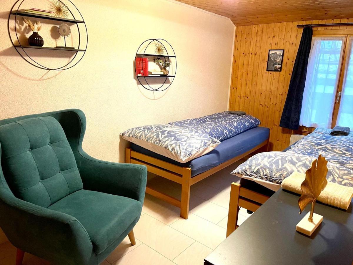 Schoene Ferienwohnung Mit Seeblick Thun Luaran gambar