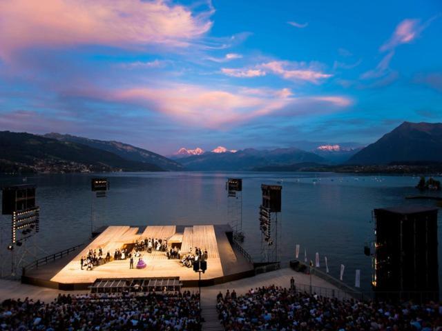 Schoene Ferienwohnung Mit Seeblick Thun Luaran gambar